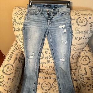 Distressed skinny jeans from the Buckle size 28